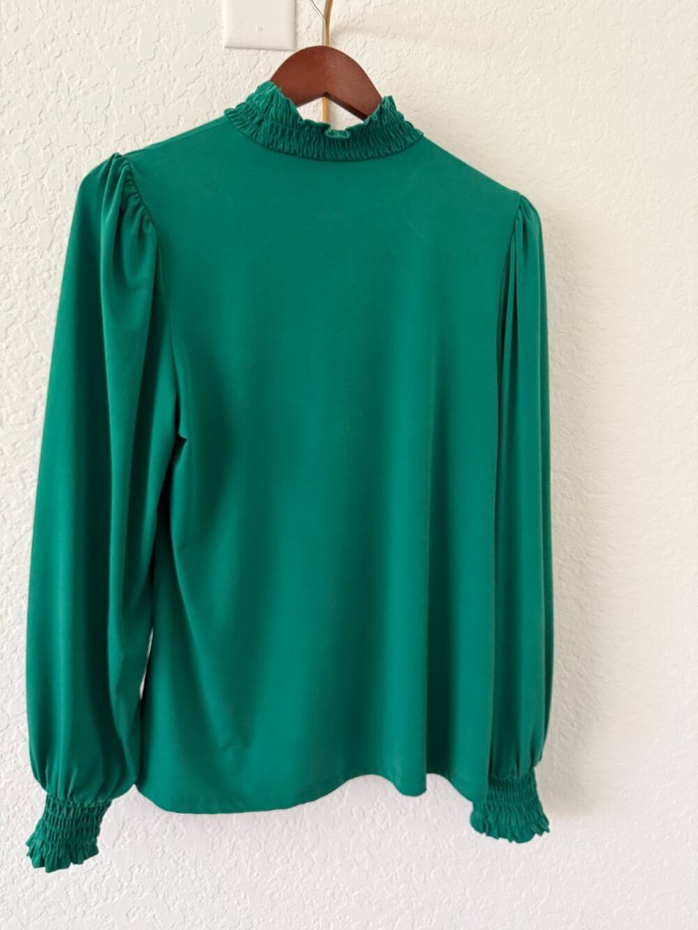 Ann Taylor Factory Women's Smocked Mock-Neck Blouse Size Medium- Emerald Green - Picture 8 of 12